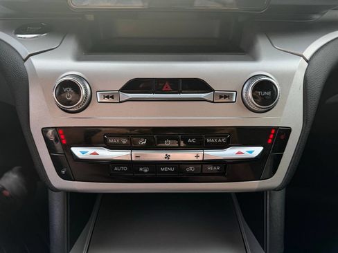 Used 2022 Ford Explorer XLT w/ Equipment Group 202A image 24