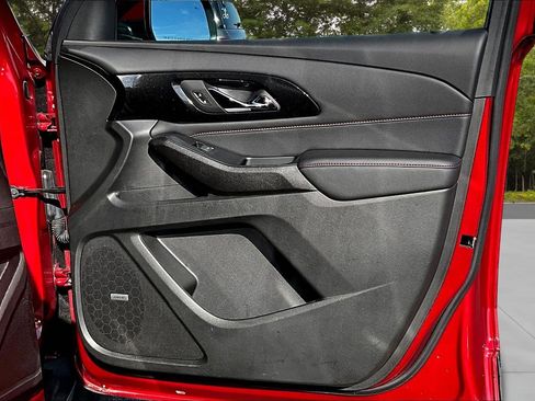 Used 2023 Chevrolet Traverse RS image 32