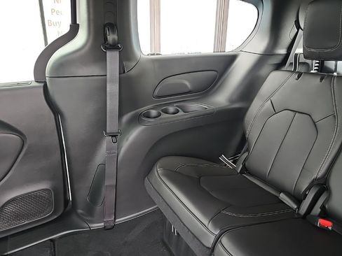 New 2026 Chrysler Pacifica Select image 93