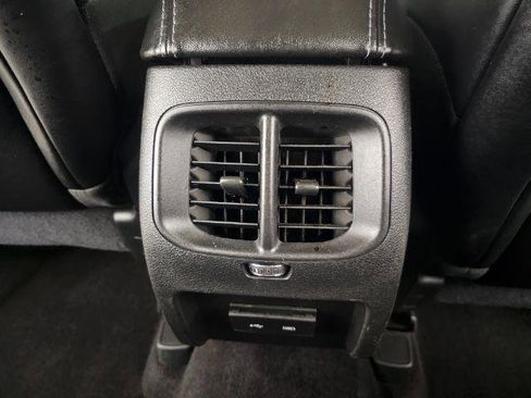 Used 2019 Jeep Cherokee Latitude Plus w/ Cold Weather Group AWD/4WD image 37
