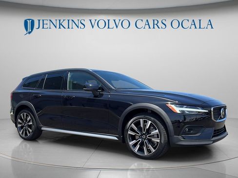 New 2026 Volvo V60 B5 Cross Country Ultra w/ Protection Package Premier AWD/4WD image 1