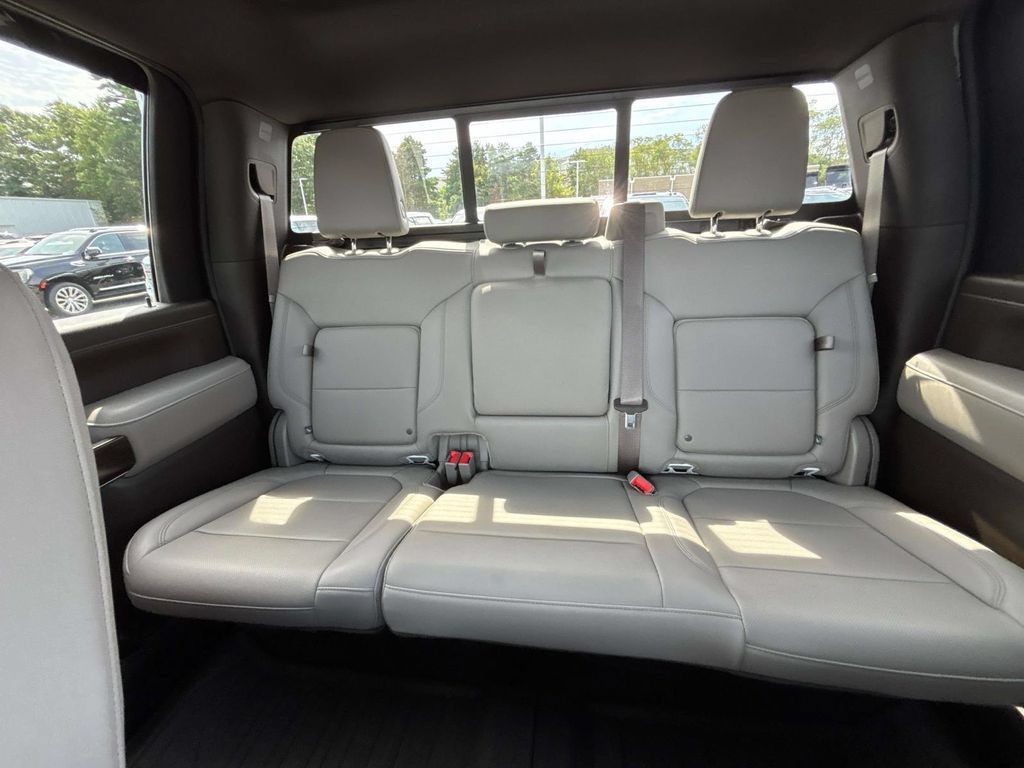 Used 2022 GMC Sierra 2500 SLT w/ SLT Convenience Package AWD/4WD image 11