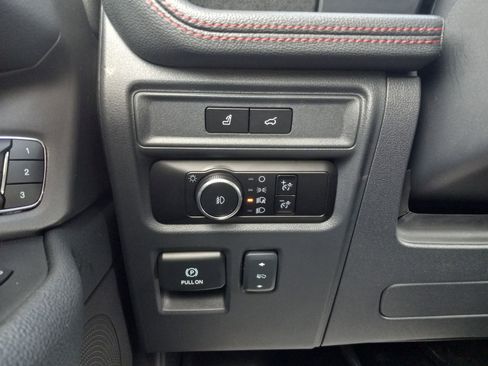 Used 2023 Ford Expedition Limited image 28