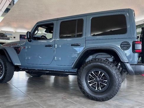Used 2024 Jeep Wrangler Unlimited Rubicon AWD/4WD image 8