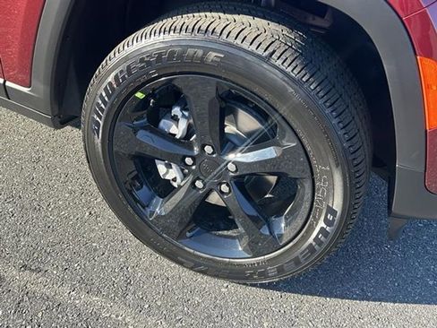 New 2025 Jeep Grand Cherokee Altitude image 29