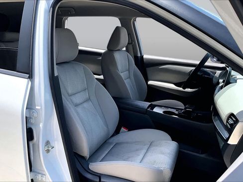 Certified 2025 Nissan Rogue SV FWD image 9