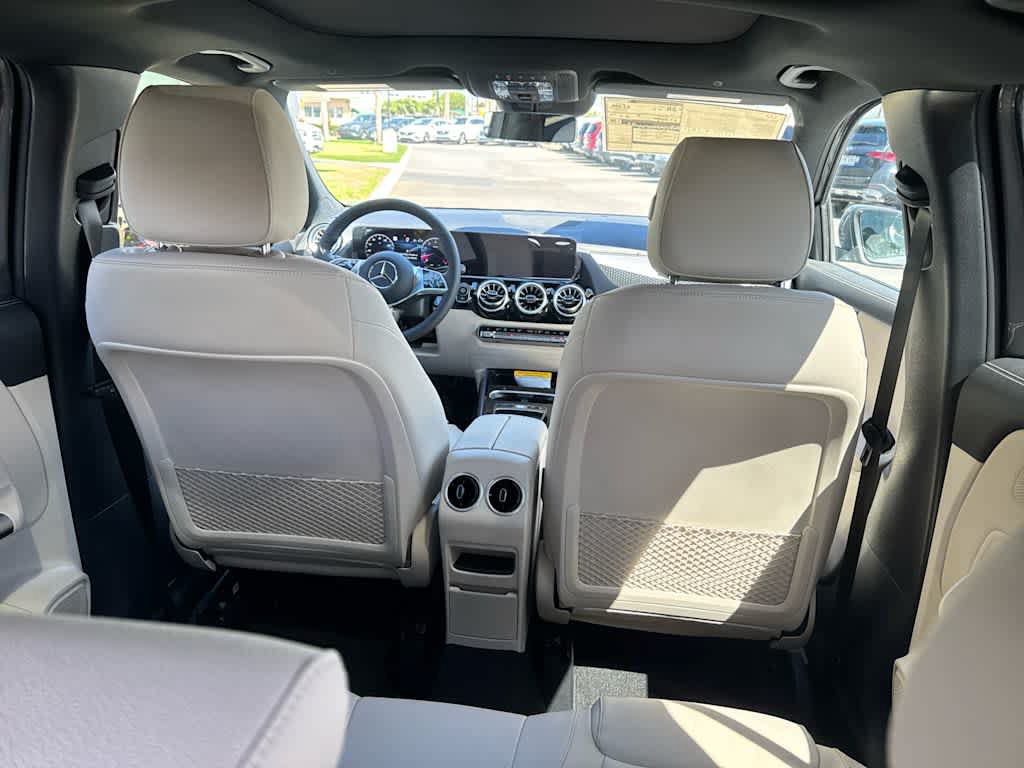Used 2025 Mercedes-Benz GLA 250 4MATIC image 13