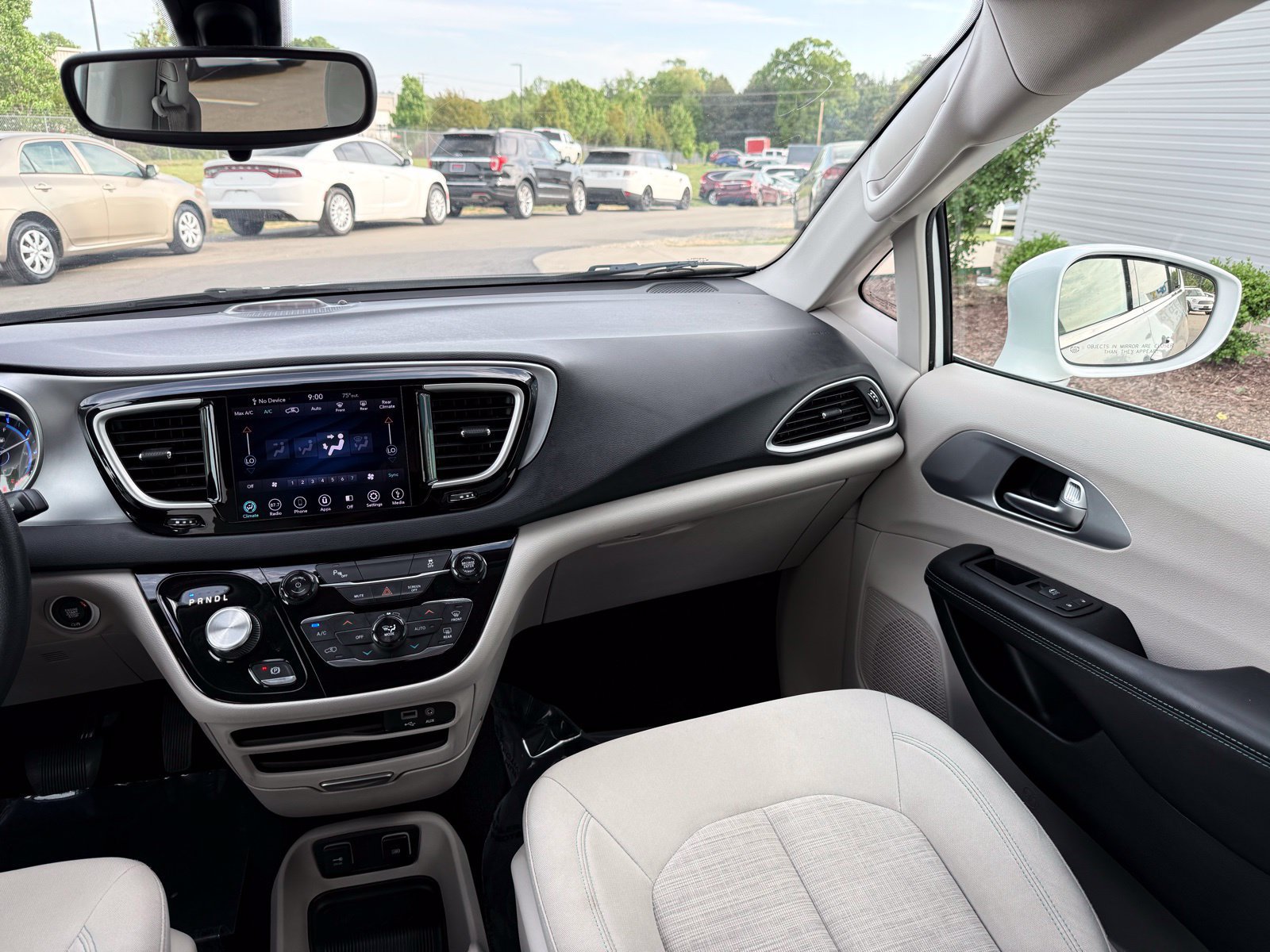 Used 2018 Chrysler Pacifica Touring Plus FWD image 27