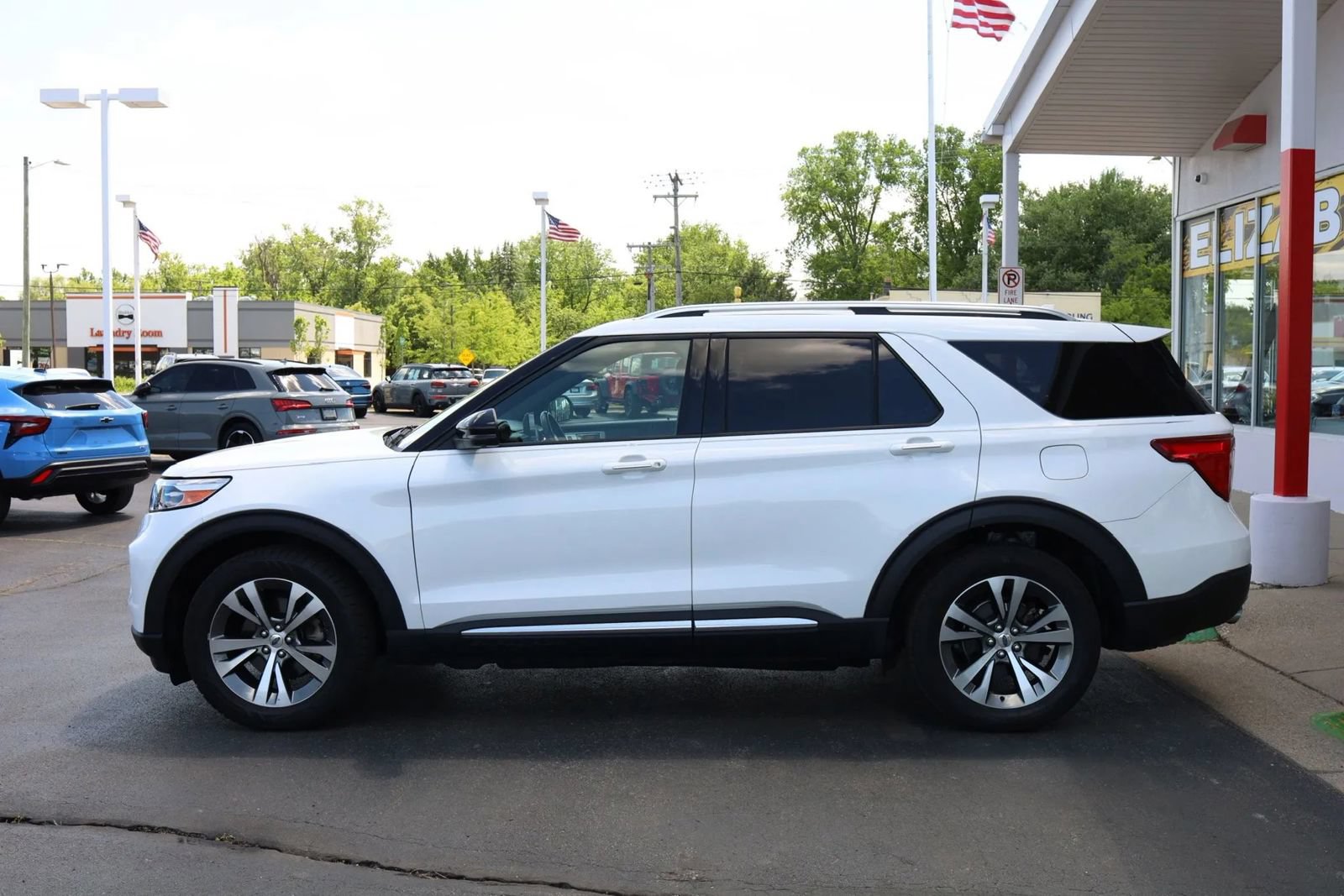 Used 2020 Ford Explorer Platinum w/ Premium Technology Package AWD/4WD image 8
