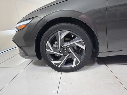 Certified 2025 Hyundai Elantra SEL FWD image 9