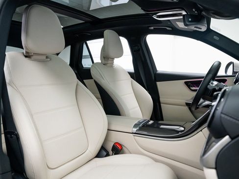 Used 2025 Mercedes-Benz GLC 350e GLC 350e image 24