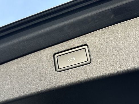 New 2026 Volkswagen Tiguan SE R-Line image 18