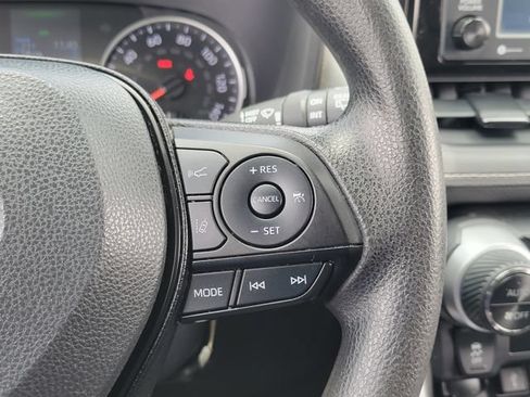 Used 2022 Toyota RAV4 XLE FWD image 8