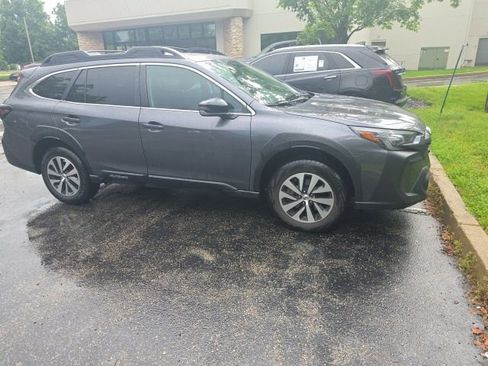 Used 2024 Subaru Outback Premium AWD/4WD image 9