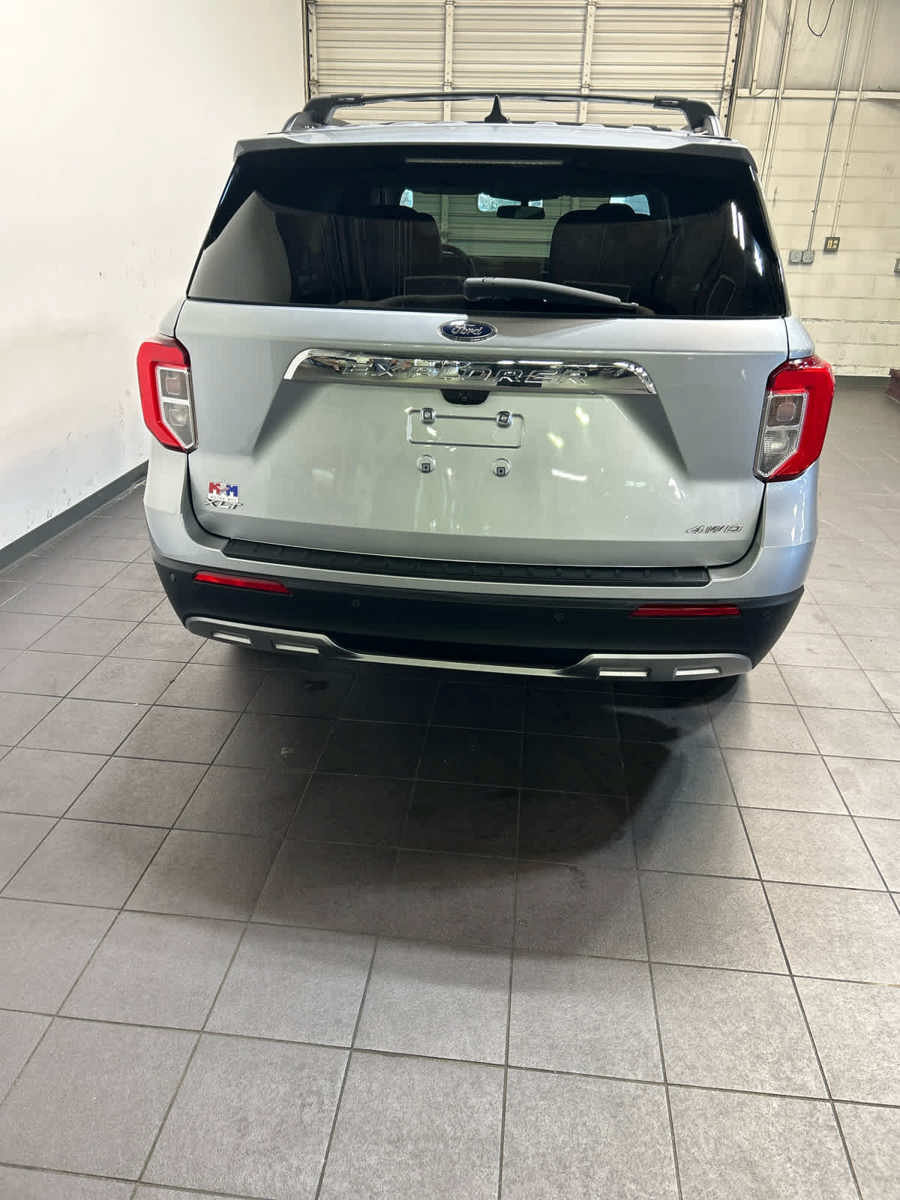 Used 2022 Ford Explorer XLT w/ Equipment Group 202A AWD/4WD image 7