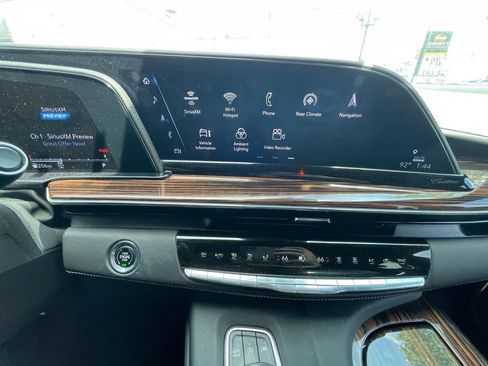 Used 2023 Cadillac Escalade ESV Premium Luxury AWD/4WD image 22