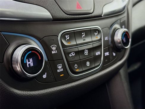 Used 2021 Chevrolet Equinox Premier image 16