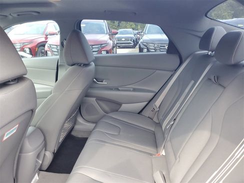 Used 2025 Hyundai Elantra SEL image 11