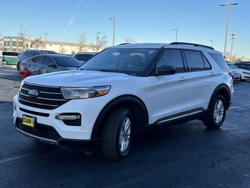 Used 2023 Ford Explorer XLT w/ Equipment Group 202A image 3
