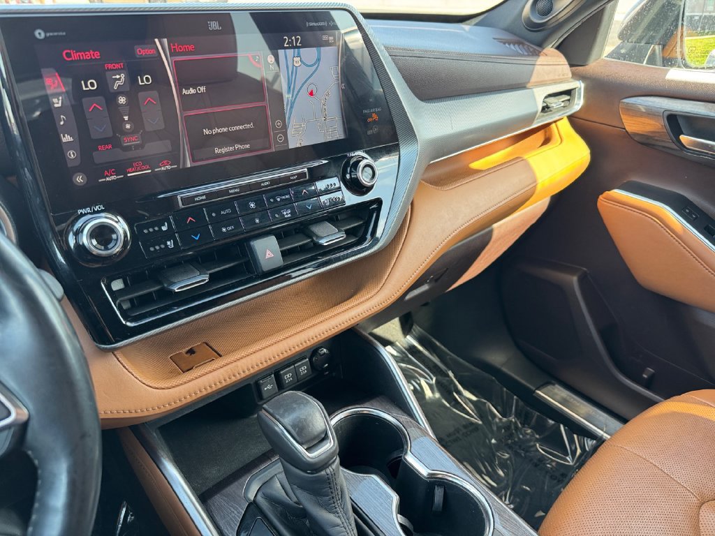 Certified 2020 Toyota Highlander Platinum AWD/4WD image 29