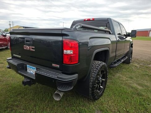 Used 2018 GMC Sierra 2500 SLT w/ Duramax Plus Package AWD/4WD image 4