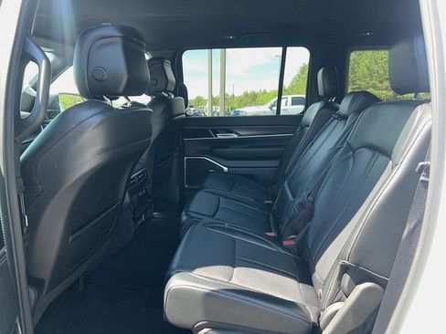 Used 2024 Jeep Wagoneer L Series II w/ Flexible Seating Group AWD/4WD image 27
