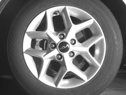 Used 2025 Kia Soul LX w/ LX Technology Package FWD image 23