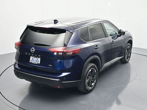 Certified 2024 Nissan Rogue SV FWD image 32