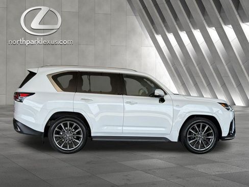 Used 2024 Lexus LX 600 F Sport AWD/4WD image 4