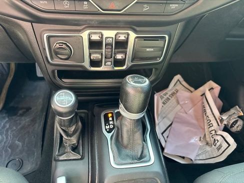 Used 2018 Jeep Wrangler Unlimited Sport S AWD/4WD image 14