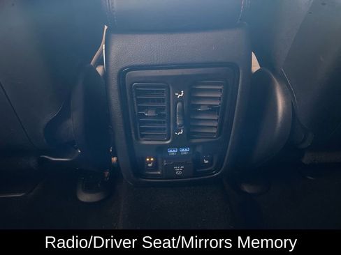 Used 2025 Dodge Durango GT image 13