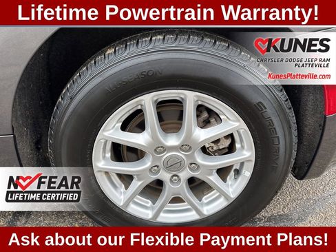 Used 2023 Chrysler Pacifica Touring-L image 13