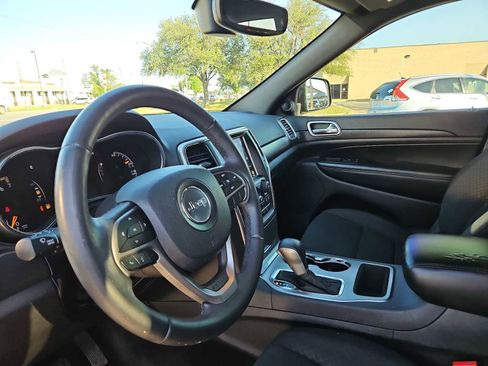 Used 2018 Jeep Grand Cherokee Laredo RWD image 10