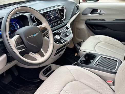 Used 2020 Chrysler Pacifica Limited w/ Advanced Safetytec Group image 21