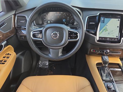 Used 2017 Volvo XC90 T6 Momentum w/ Vision Package AWD/4WD image 12