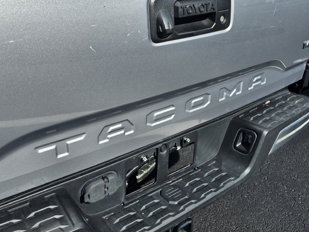 Used 2018 Toyota Tacoma SR5 RWD image 8
