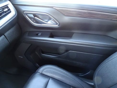 Used 2024 Chevrolet Suburban LT image 11