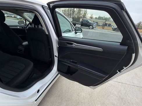 Used 2020 Ford Fusion SE image 16