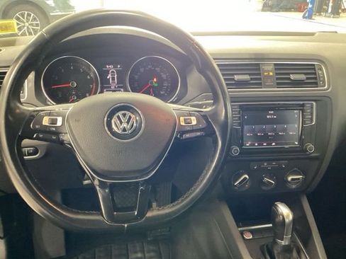 Used 2018 Volkswagen Jetta SE FWD image 6
