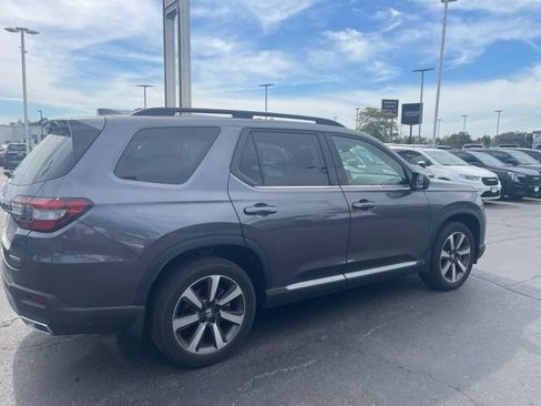 Used 2024 Honda Pilot Touring image 2