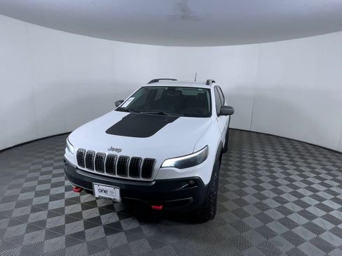 Used 2019 Jeep Cherokee Trailhawk image 3