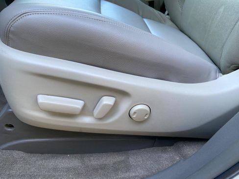 Used 2015 Toyota Sienna XLE Premium FWD image 32