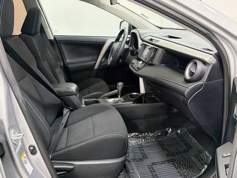 Used 2017 Toyota RAV4 XLE AWD/4WD image 30