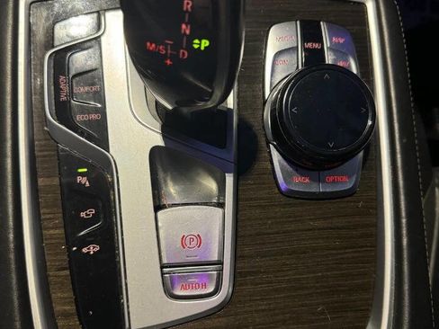 Used 2017 BMW 750i xDrive image 24