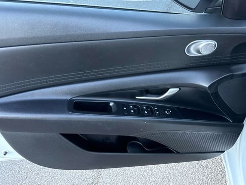 Used 2022 Hyundai Elantra SEL w/ Preferred Accessory Package FWD image 10