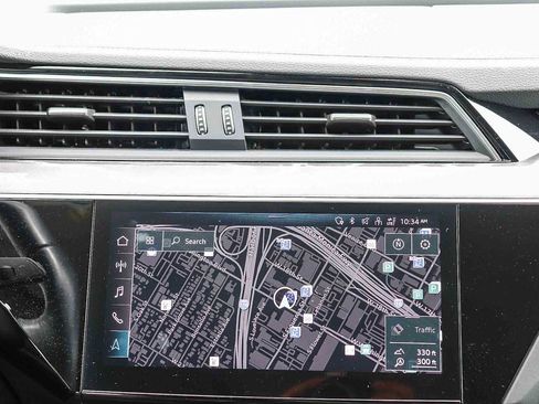 Used 2024 Audi Q8 e-tron Premium Plus image 19