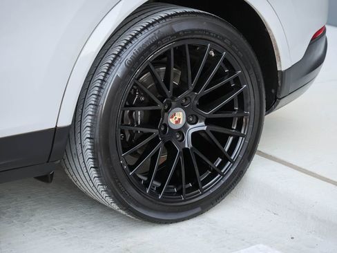 Used 2021 Porsche Cayenne Coupe image 35