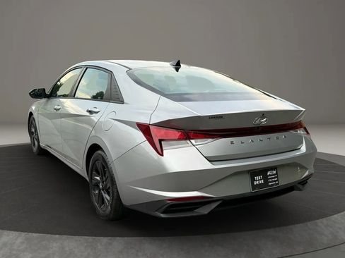 Used 2021 Hyundai Elantra SEL w/ Convenience Package image 5