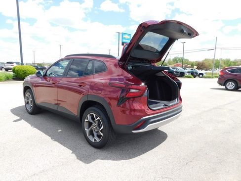 Used 2025 Chevrolet Trax LT w/ LT Convenience Package FWD image 20
