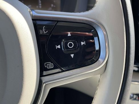 Used 2021 Volvo XC60 T5 Inscription image 12